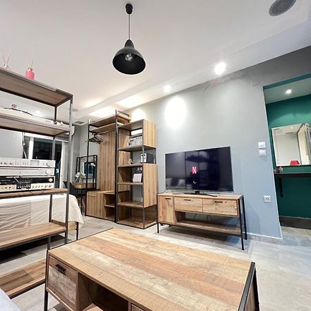 Modern Apartment In The Heart Of The City 亚历山德鲁波利斯 外观 照片