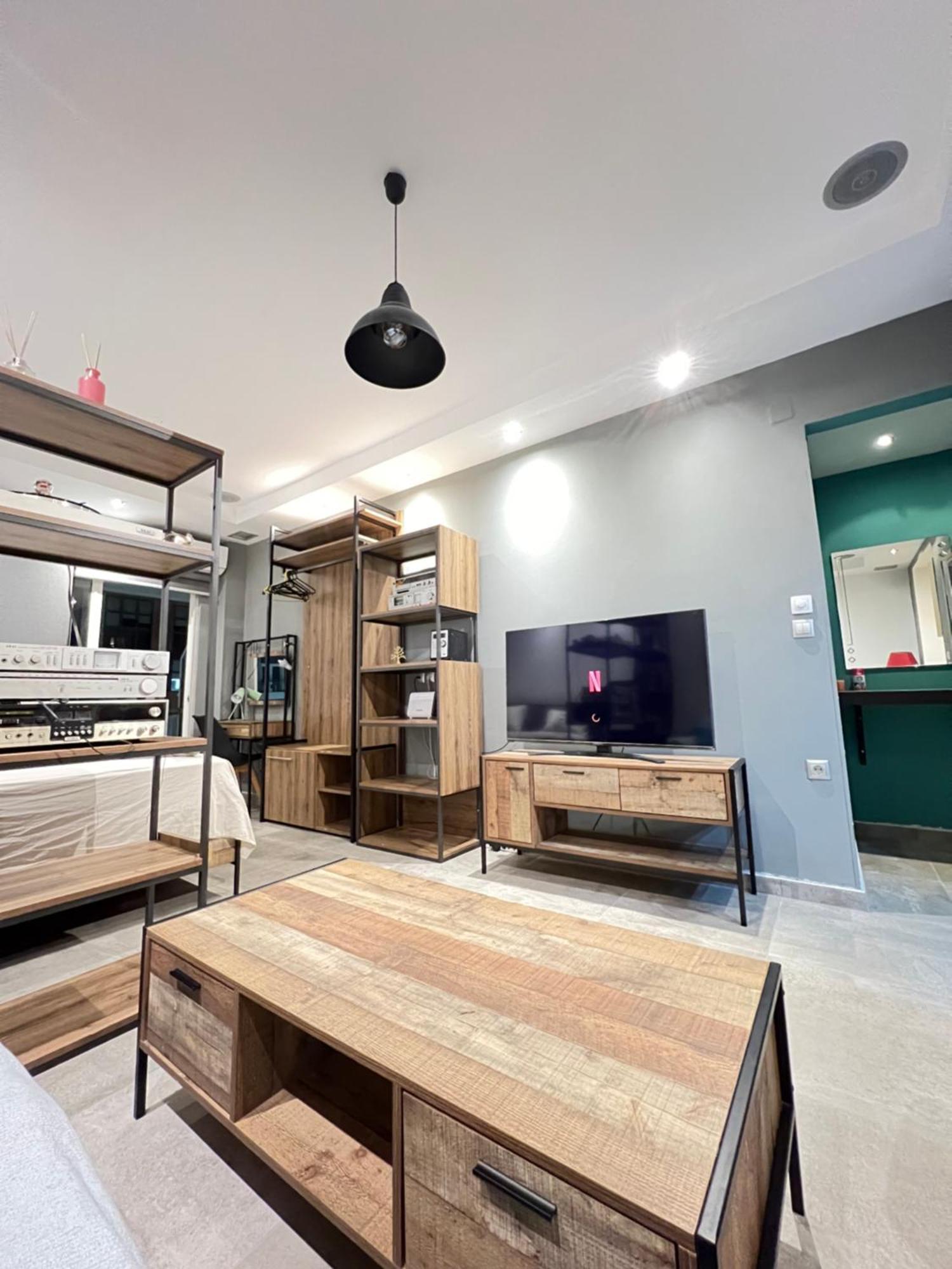 Modern Apartment In The Heart Of The City 亚历山德鲁波利斯 外观 照片