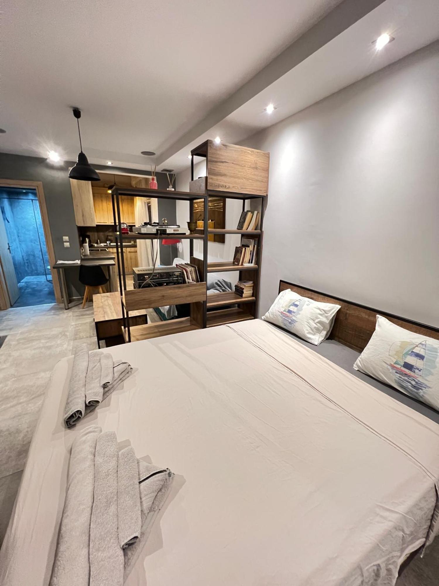 Modern Apartment In The Heart Of The City 亚历山德鲁波利斯 外观 照片