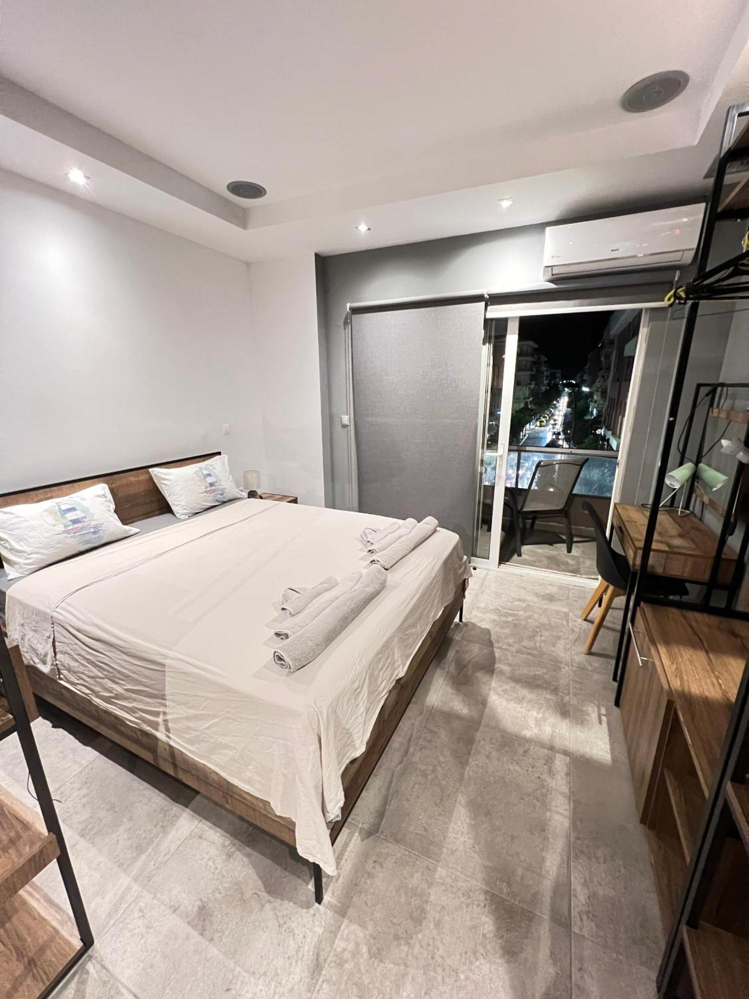 Modern Apartment In The Heart Of The City 亚历山德鲁波利斯 外观 照片