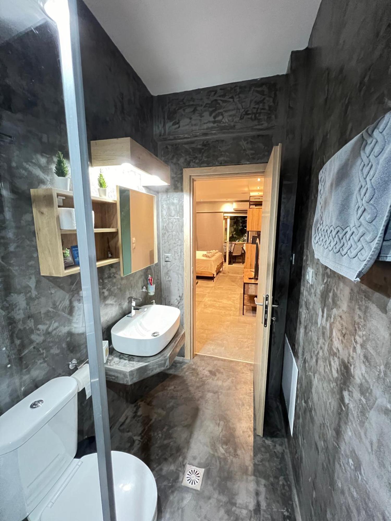 Modern Apartment In The Heart Of The City 亚历山德鲁波利斯 外观 照片