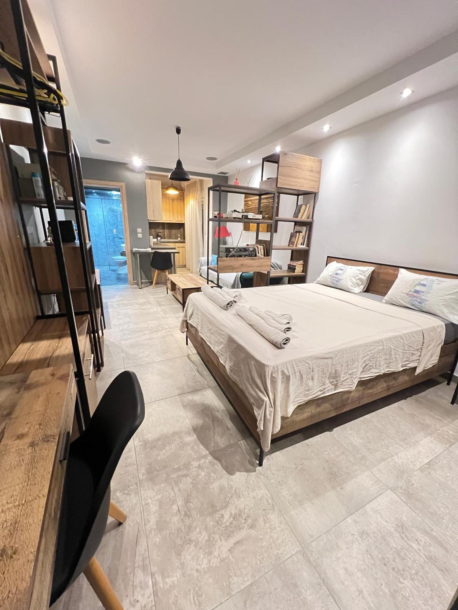 Modern Apartment In The Heart Of The City 亚历山德鲁波利斯 外观 照片