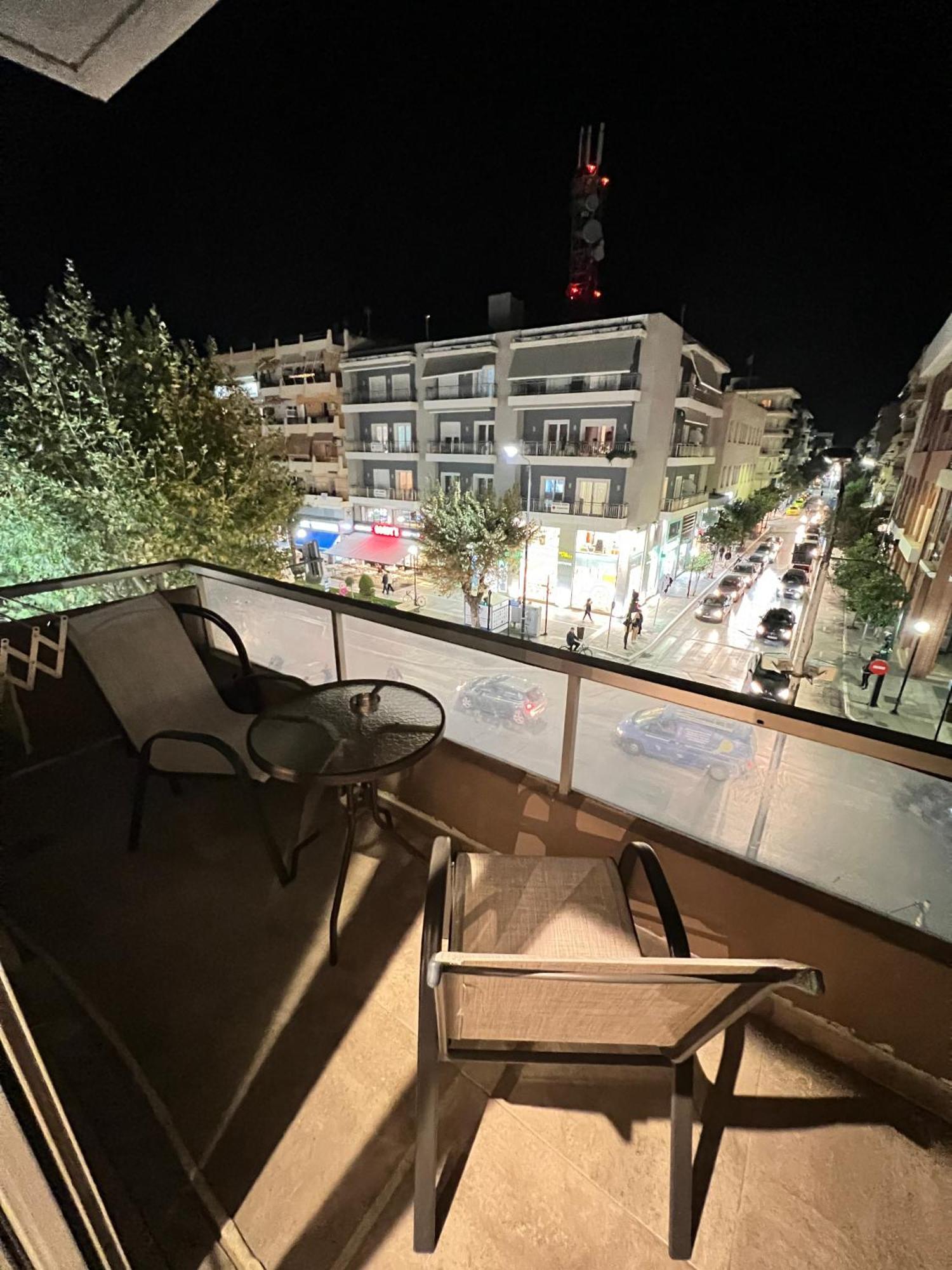 Modern Apartment In The Heart Of The City 亚历山德鲁波利斯 外观 照片
