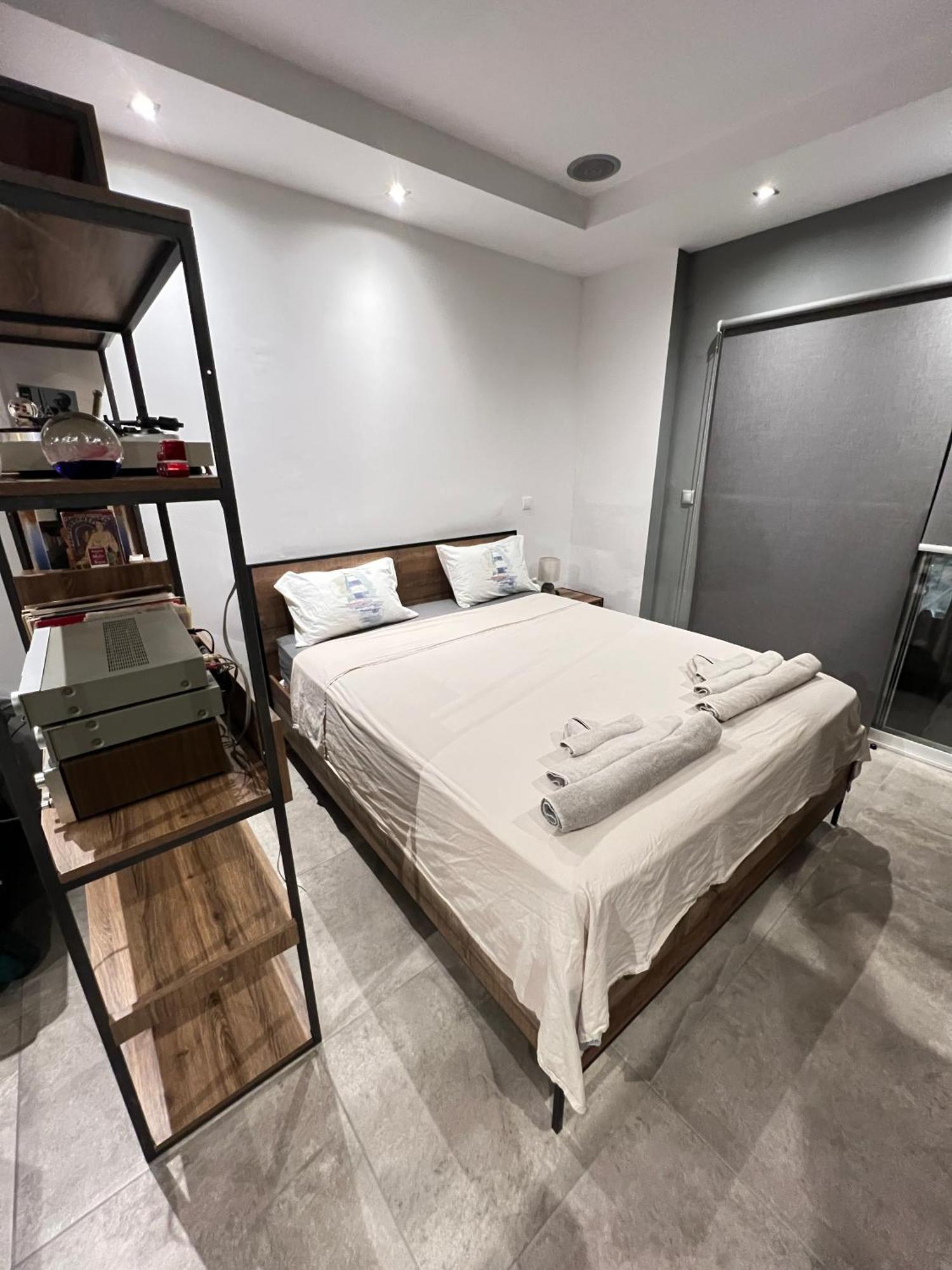 Modern Apartment In The Heart Of The City 亚历山德鲁波利斯 外观 照片