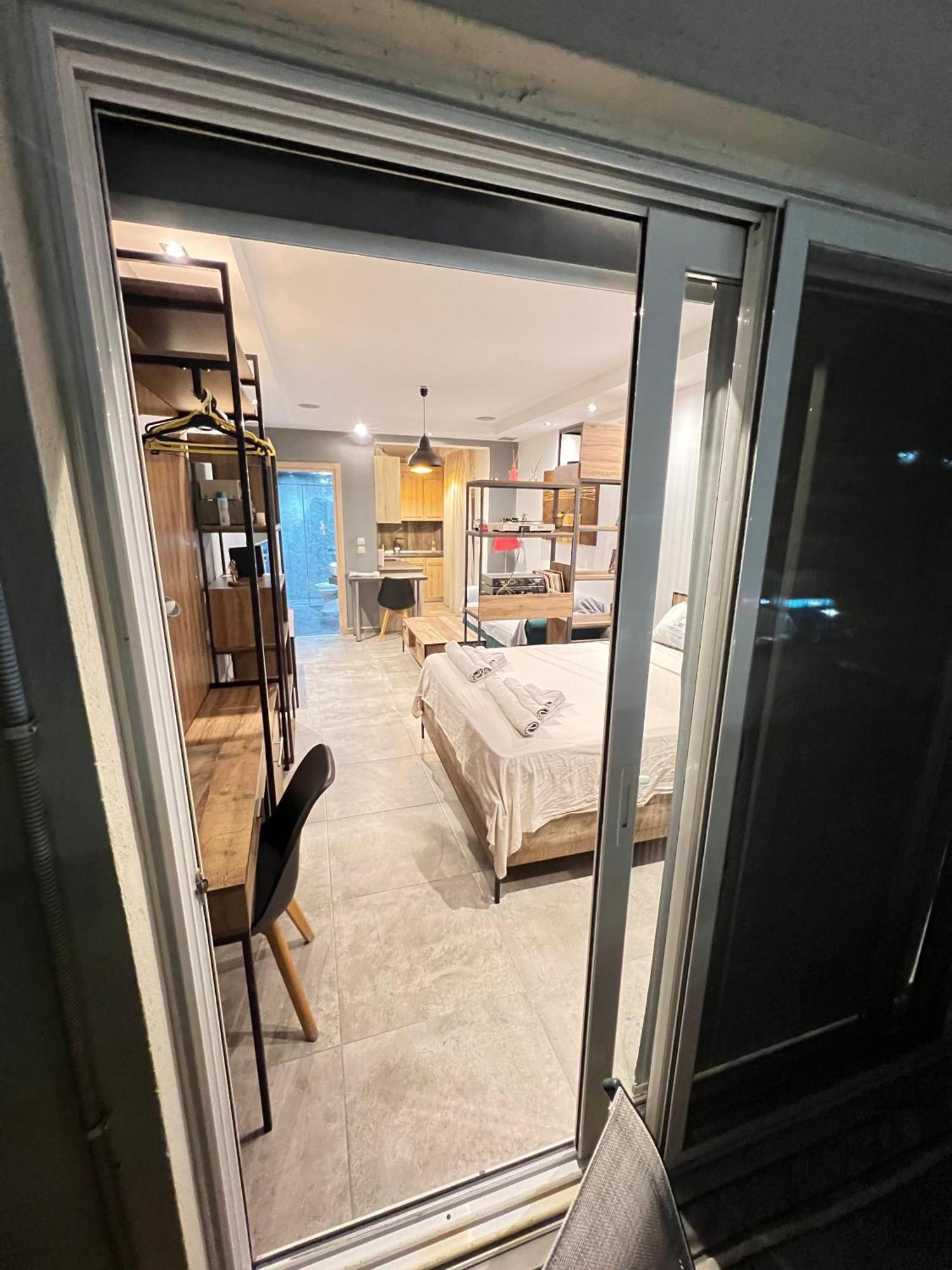 Modern Apartment In The Heart Of The City 亚历山德鲁波利斯 外观 照片