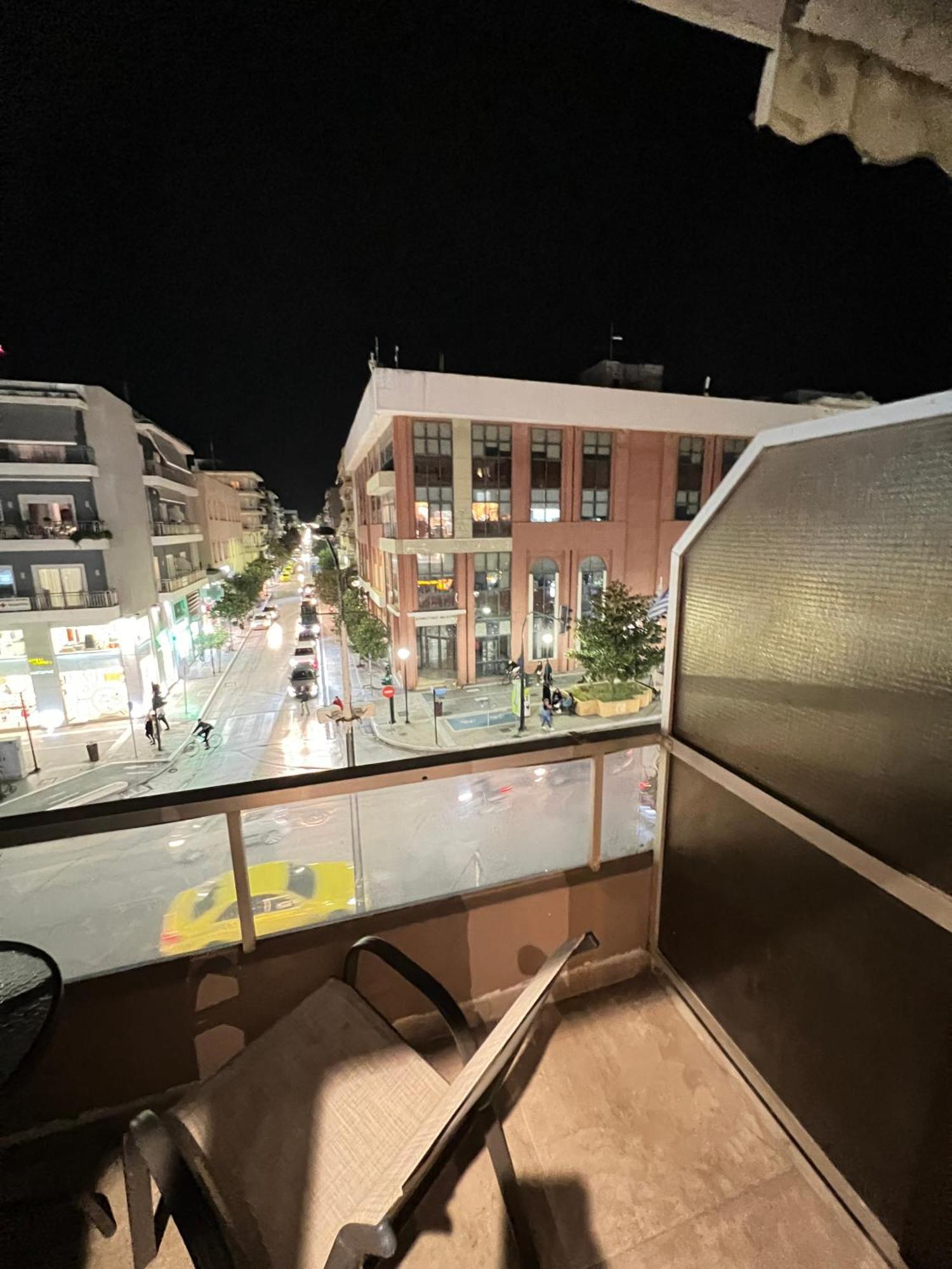 Modern Apartment In The Heart Of The City 亚历山德鲁波利斯 外观 照片