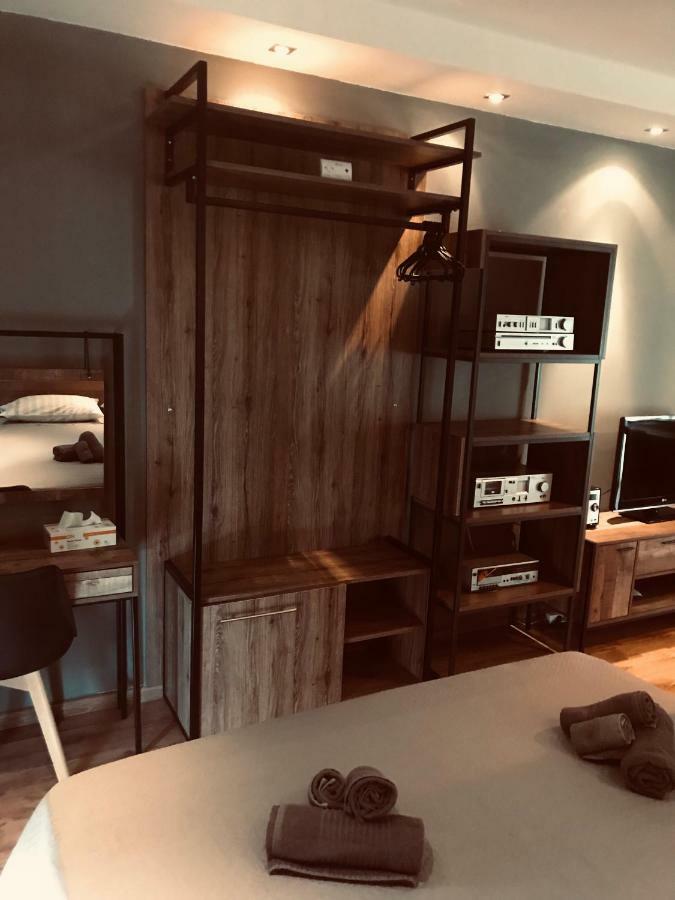 Modern Apartment In The Heart Of The City 亚历山德鲁波利斯 外观 照片